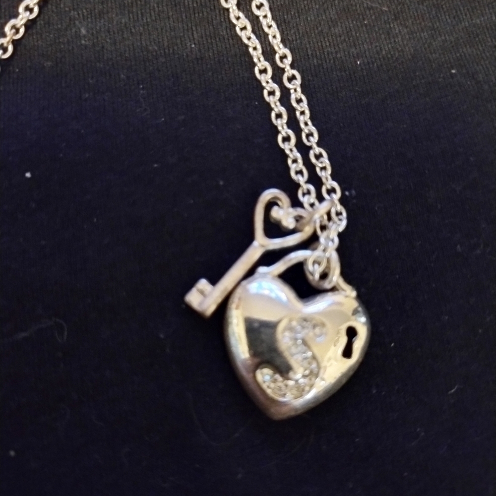 Silvertone Initial 'S' Pendant Necklace Set - Picture 5 of 5
